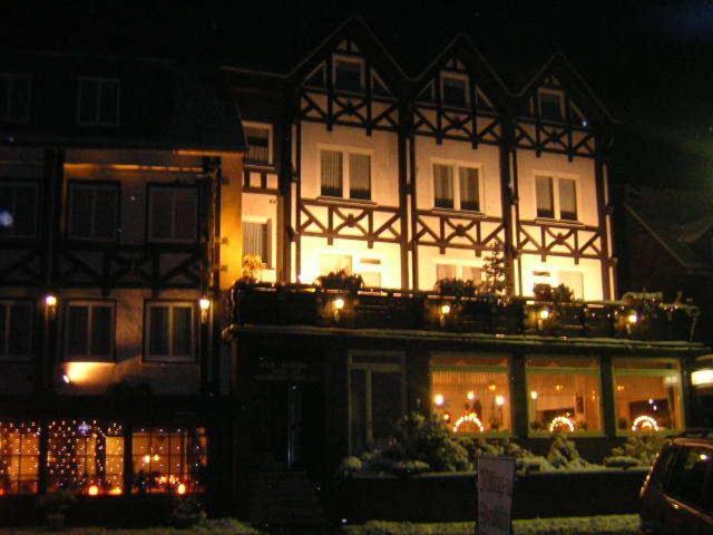 Hotel Zur Winzergenossenschaft エルンスト エクステリア 写真