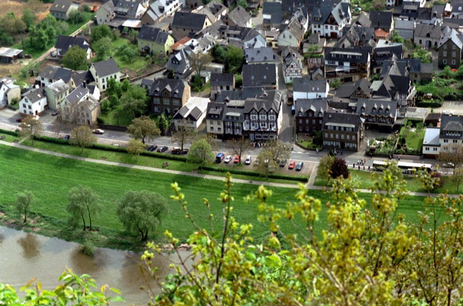 Hotel Zur Winzergenossenschaft エルンスト エクステリア 写真